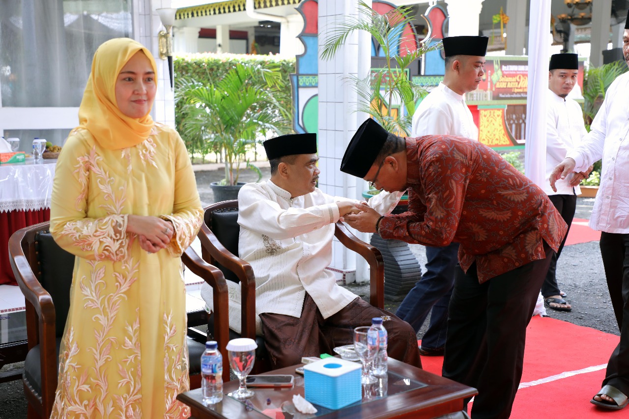 Lebaran Pertama, Bupati Asahan Gelar Open House