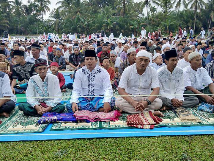 Ribuan Jamaah Sholat Id Padati Lapangan Bola Desa Perhutaan Silau