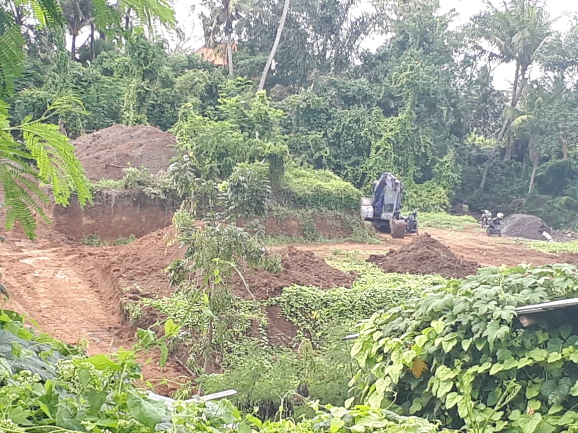 Warga Penatih protes, Pengembang keruk lahan tanpa izin