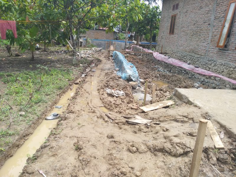 Pembangunan jalan lingkar, di Kampung Sorik, Kecamatan Panti, tak diketahui siapa pemiliknya, Jum'at (23/11/18).