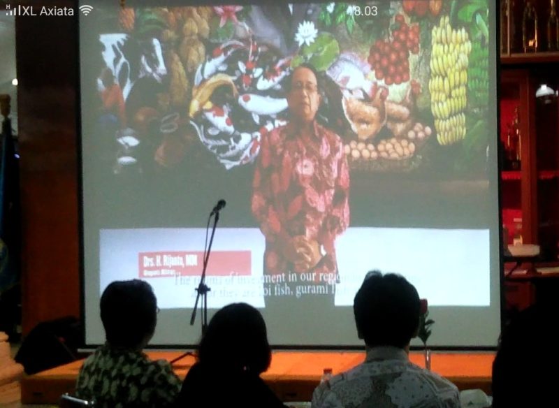 Bupati Blitar sampaikan pemaparan potensi investasi melalui pemutaran film Amazing Blitar. (foto by Bang Jun) 
