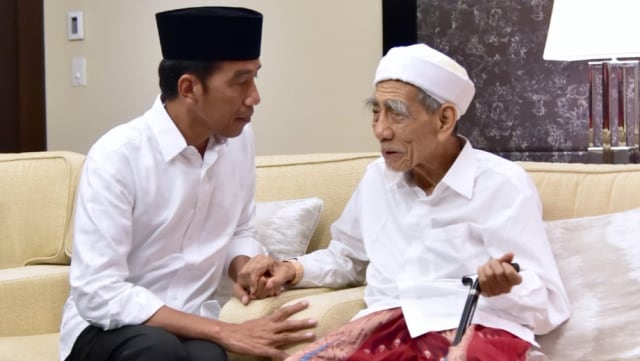Jokowi dan Mbah Moen