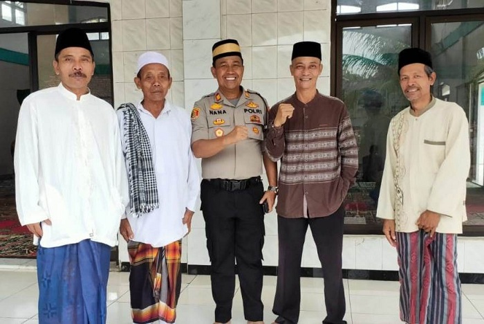 Lihat Upaya Polsek Panongan Dalam Memakmurkan Masjid Ini
