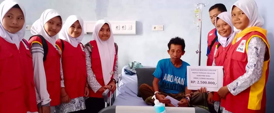 Pmr Wira Smkn 1 Lubuk Sikaping Salurkan Bantuan Korban Banjir