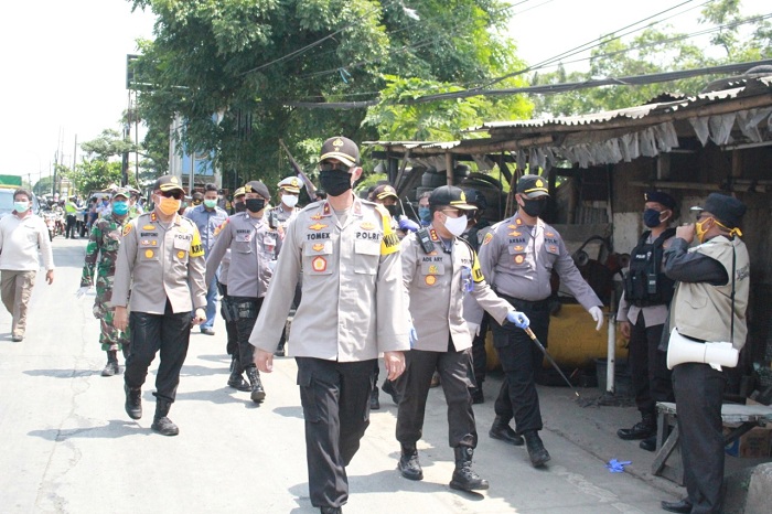Ketika Kapolresta Tangerang Dampingi Wakapolda Tinjau PSBB di Tangerang