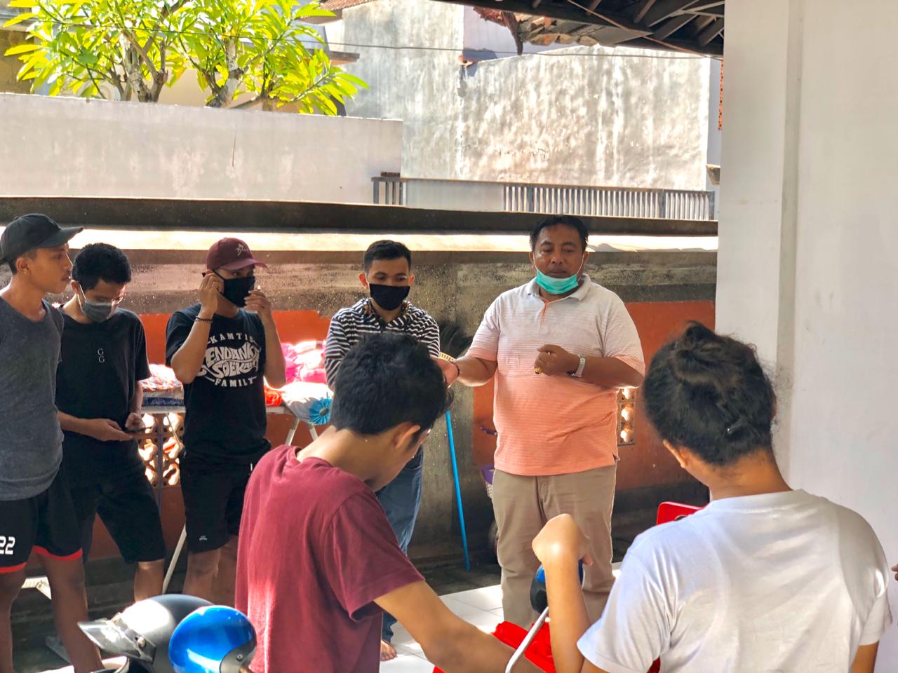 Catat ! Ini Dewan Bali Berempati, Berani Sambangi Warga Saat Pandemi
