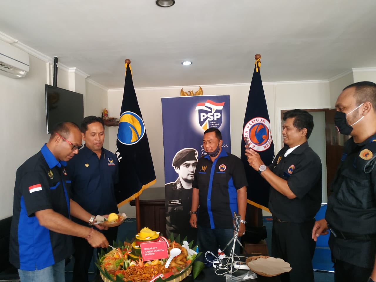 Serentak Se-Indonesia Potong Tumpeng, Rayakan HUT Garda Pemuda NasDem Ke-9