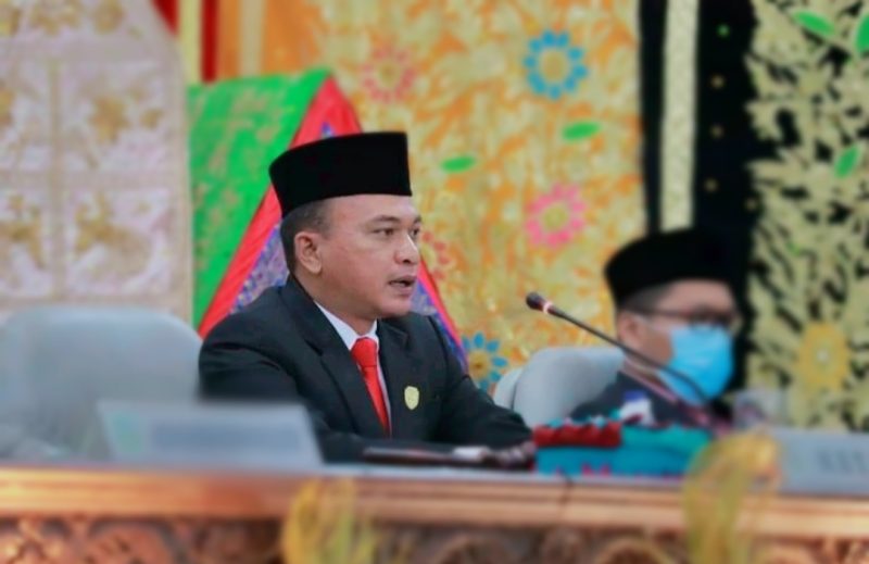  Ketua DPRD Pasaman Bustomi memimpin Rapat Paripurna istimewa, Kamis (8/10/20).