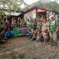 Foto bersama anggota HC'PHPP Pasaman sebelum kegiatan pembasmian hama tanaman di Nagari Aia Manggih Kecamatan Lubuk Sikaping, Minggu (21/3/21).