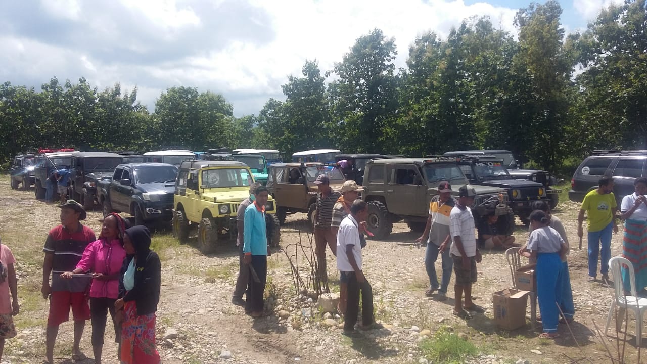 Komunitas Jeep Atambua Kunjungi Lokasi Pembanguan Gereja Motabuik Mengelar Aksi Adventure