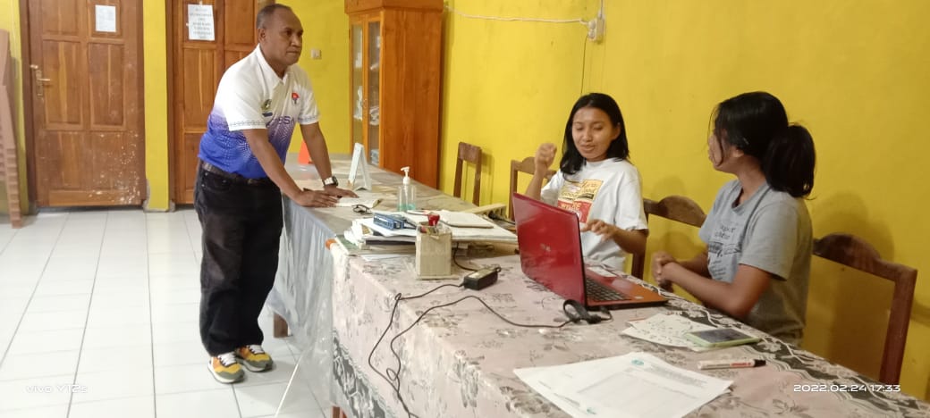 Dekan UKAW Kupang Kunjungi Mahasiswanya Didesa Kakaniuk