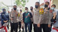 Kapolda Jatim Berikan Doorprize Kambing di Vaksinasi Presisi Lumajang