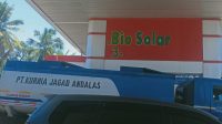 SPBU PT. Naras Sehati dengan kode 14.255.588 di Jalan Raya Pariaman, M. Manggopoh, Padang Pariaman ditemukan melakukan pengisian BBM Bio Solar kepada truk perusahaan angkutan BBM PT. Kurnia Jagad Andalas, Senin (4/4/22).