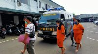 Satreskrim Polres Malang Serahkan 3 Jaksa Gadungan ke Kejaksaan Negeri Malang
