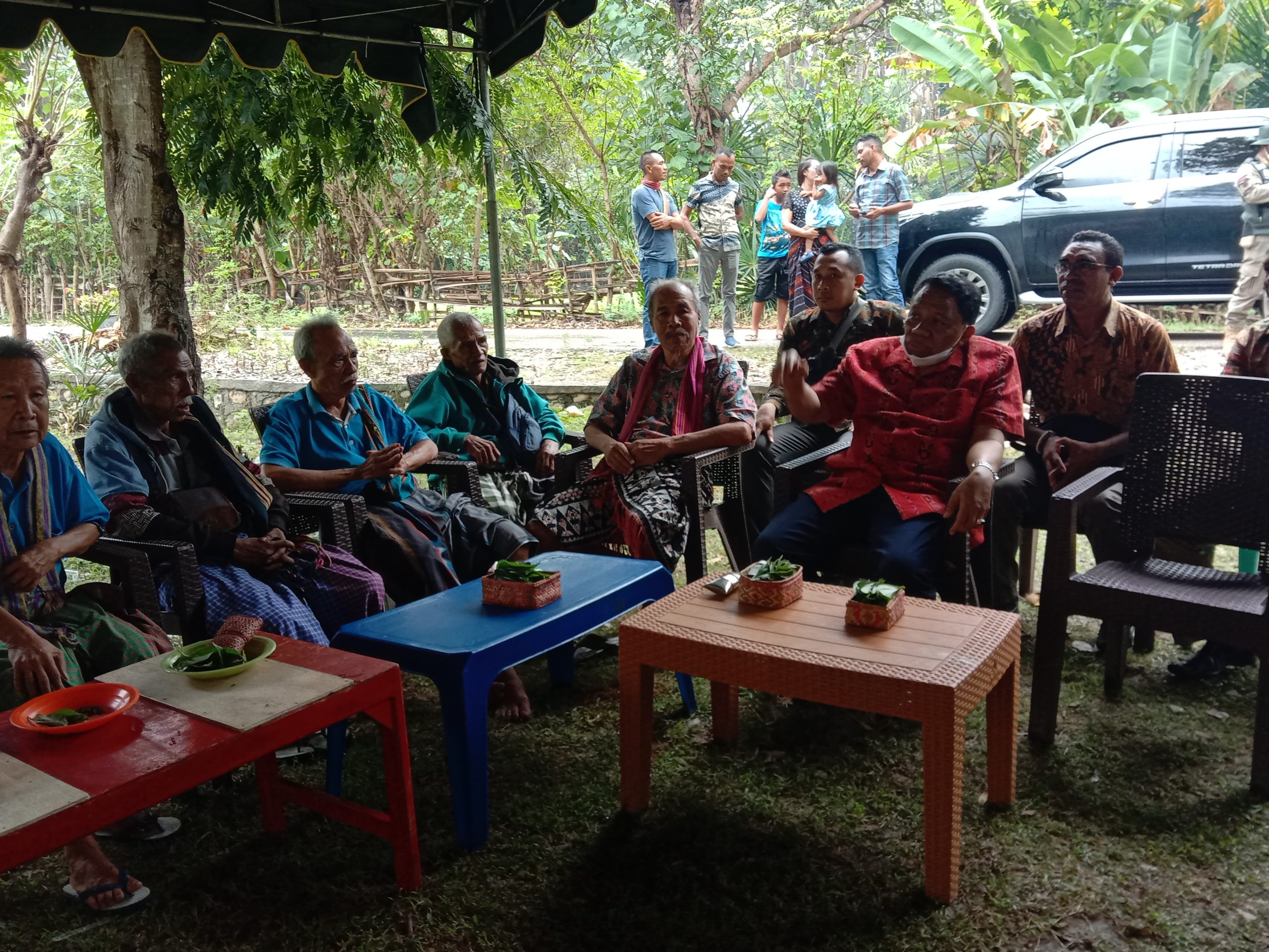 Berbelasungkawa, Bupati Simon Melayat Ke rumah Duka Ikumuan