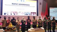 Dipenghujung Rakor GTR Agraria, Kapolda Jatim Dapat Kejutan Kue Tart dan Tumpeng HUT Bhayangkara-76 dari Gubernur Jatim