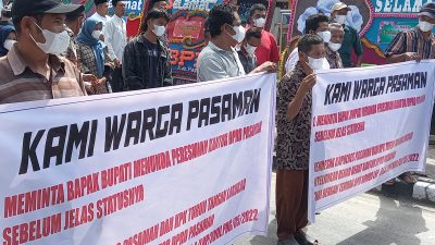 Diwarnai Aksi Demo, Peresmian Kantor DPRD Pasaman Diminta Ditunda dan Dilidik, Rabu (10/8/22).