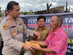 Kapolres Taput Serahkan Bantuan Kapolda Sumut ke Korban Kebakaran Siborongborong
