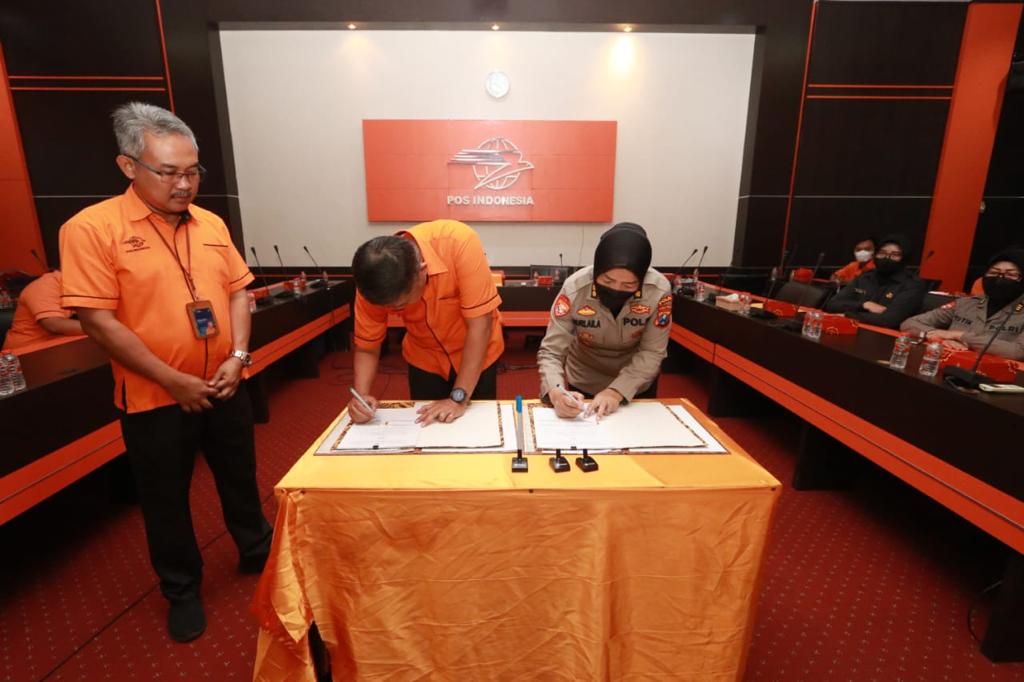 Polda Jatim Tandatangani Perjanjian Kerjasama Dengan PT Pos Indonesia