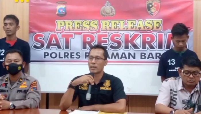 Kasat Reskrim Polres Pasaman barat AKP Fahrel Haris ketika Press Release Jum’at siang (14/10/22)