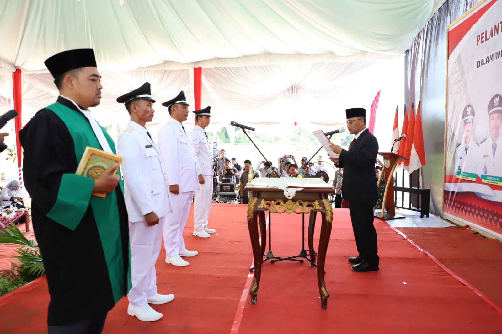 Pj Bupati Apriyadi Lantik Kades dua Kecamatan