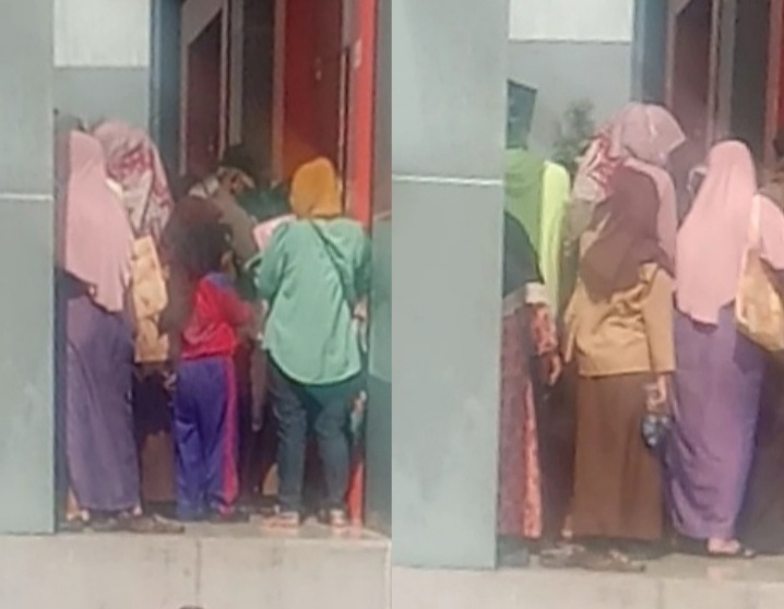 foto anak pakai seragam sekolah yang ikut mengantre