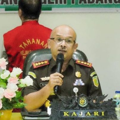 Kajari Padang, Patria, saat press rilis di Kantor Kejari Padang, Senin 7/11/22).