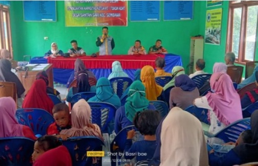 Pemerintah Desa Santan Sari Menyerahkan Langsung BLT 84 KPM Kepada Warga