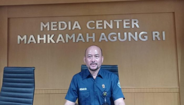 Kepala Biro Hukum dan Humas Mahkamah Agung, Sobandi di Media Center.