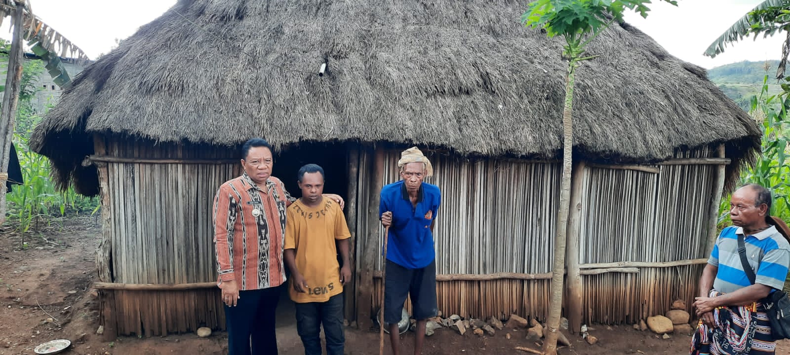 Bupati Malaka Hadir di Tengah Keluarga Korban Luapan Banjir