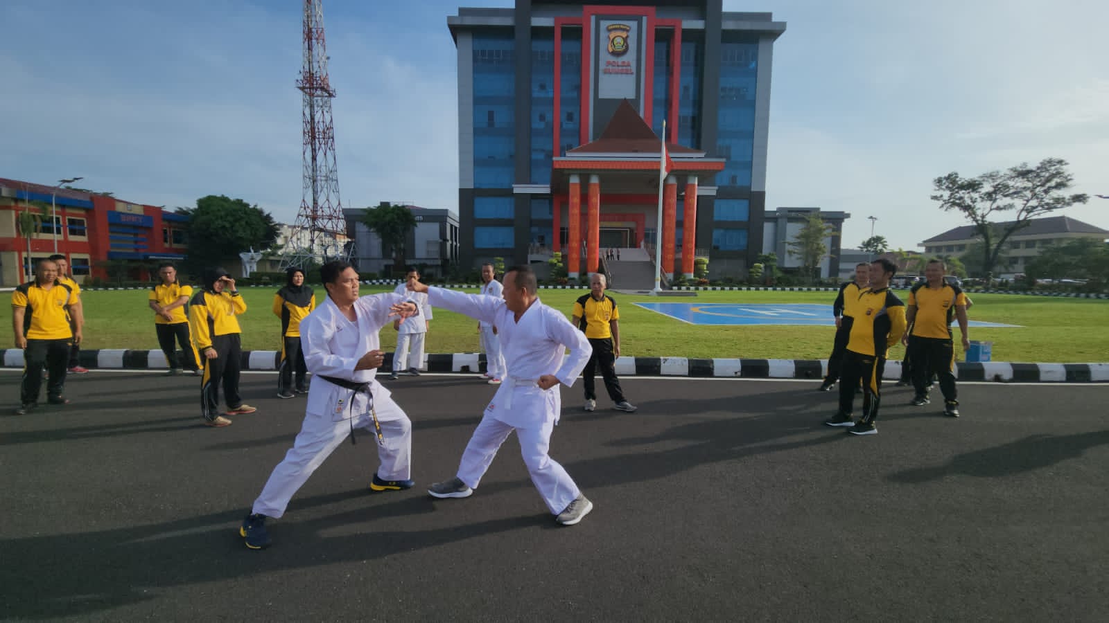 Kemampuan Beladiri Karate Personil Polri Polda Sudah Lebih Bagus dan Mampu Meragakan Jurus Kata 1 (Satu)