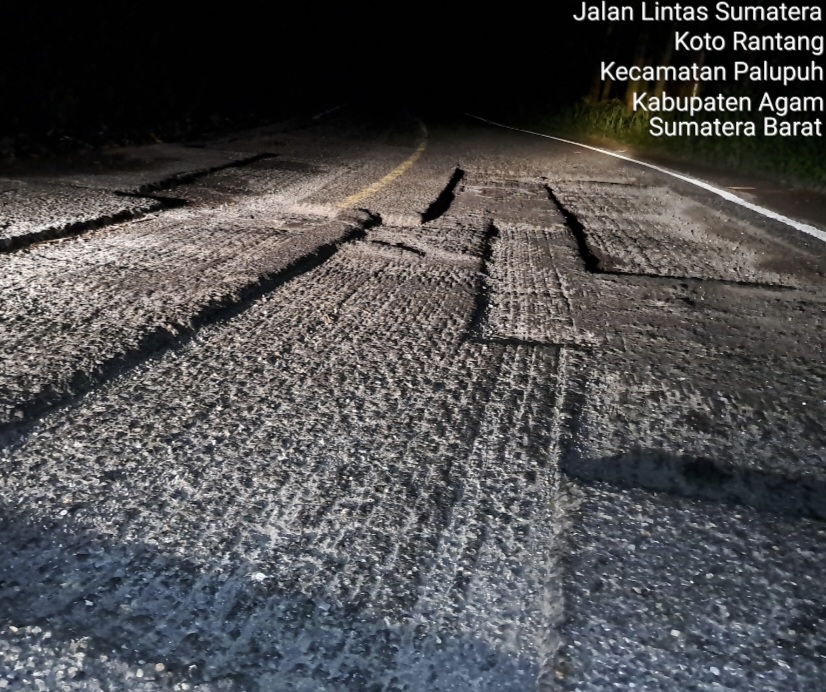 Perbaikan jalan nasional lintas Kota Bukittinggi - Batas Sumatera Utara, Sabtu (11/3/23)