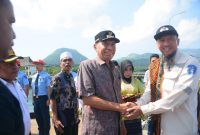 Bupati Ende bersama Direktur Usaha PT Dharma Lautan Utama di Pelabuhan Bung Karno