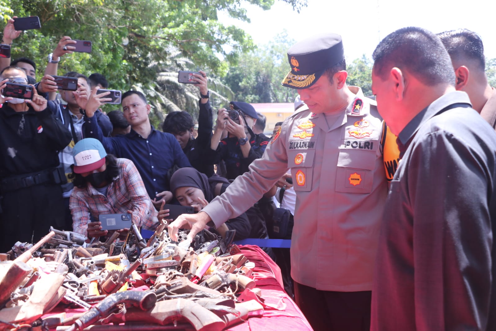 Polda Sumsel Musnakan Ratusan Senjata Api Rakitan