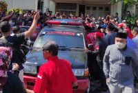 Jenazah saat diberangkatkan ke pemakaman TPU Keputih Surabaya/Istimewa