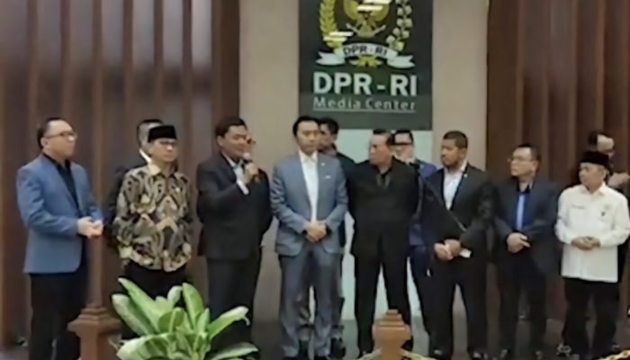 Delapan fraksi partai politik di DPR konferensi pers menyikapi sistem pemilu di Kompleks Parlemen Senayan, Jakarta, Selasa (30/5/2023).