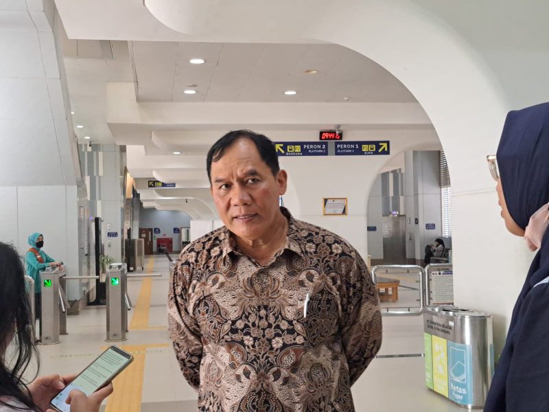 Bambang Haryo saat berada di stasiun LRT Ampera/deliknews.com