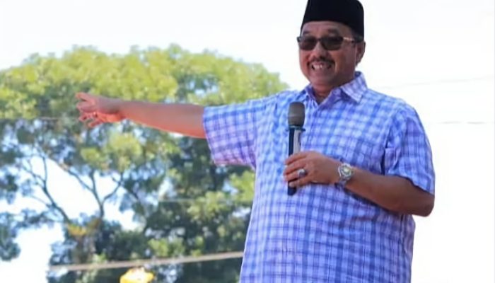 Bupati Benny Utama saat menghadiri acara silaturahmi masyarakat Benteng 'Tigo Kampuang' yang diselenggarakan oleh Pemuda Pemudi setempat, mulai dari Masjid Nurul Haq hingga Terminal Benteng Nagari Tanjuang Baringin, Kecamatan Lubuk Sikaping, pada Minggu (18/6/23).