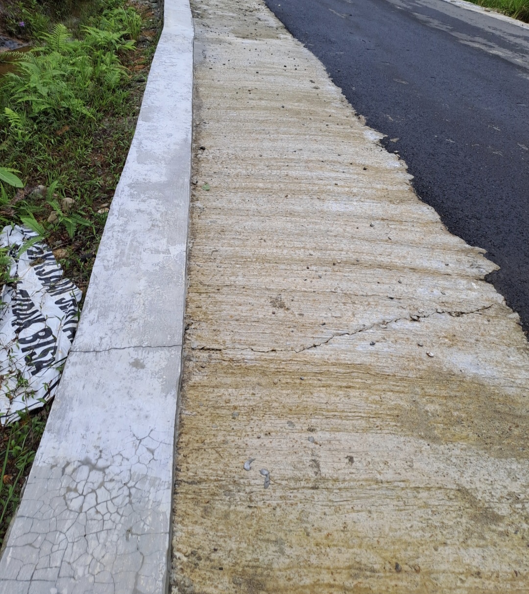 Dokumentasi salah satu proyek jalan Dinas BMCKTR Sumbar tahun anggaran 2022, Senin 8 Mei 2023.