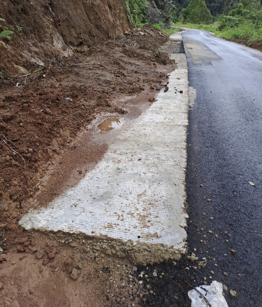 Dokumentasi salah satu proyek jalan Dinas BMCKTR Sumbar tahun anggaran 2022, Senin 8 Mei 2023.