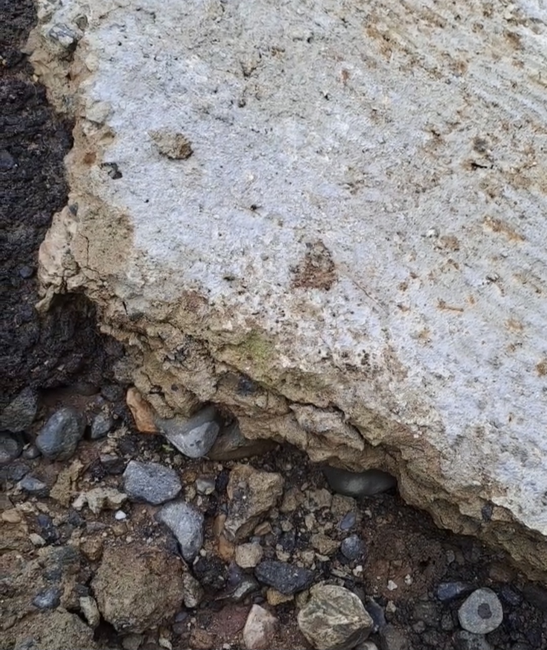 Dokumentasi salah satu proyek jalan Dinas BMCKTR Sumbar tahun anggaran 2022, Senin 8 Mei 2023.