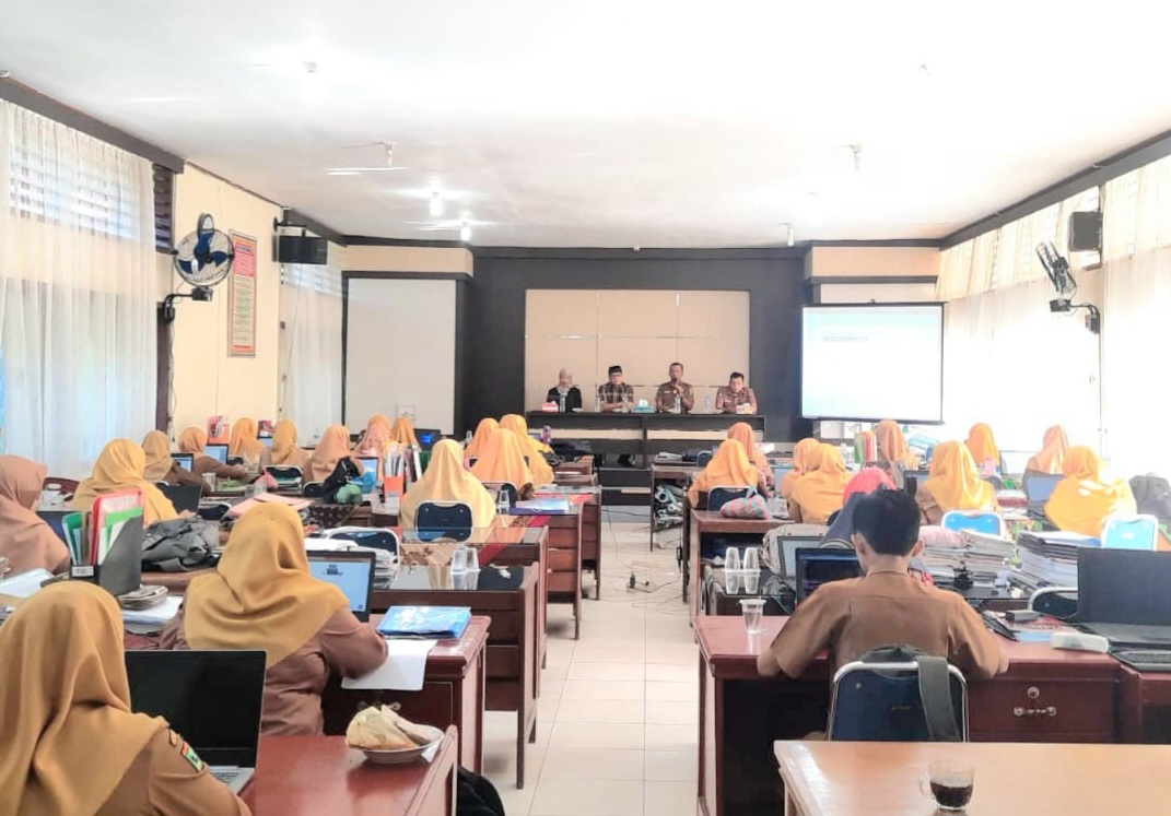 Guru-Guru SMKN 1 Lubuk Sikaping Antusias Ikuti Workshop Media Pembelajaran