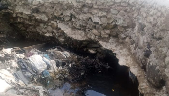 Penampakan Irigasi Dinas Pekerjaan Umum dan Tata Ruang (PUTR) Kabupaten Pasaman di Kecamatan Panti tahun 2023 terlihat menggantung.