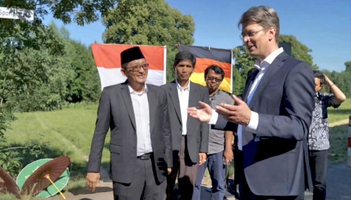 Wali Kota Padang Hendri Septa menghadiri peresmian jembatan konstruksi baja diberi nama “Padang Brucke” di Kota Hildesheim, Jerman, Kamis (23/6/2022). (dok. padang.go.id)