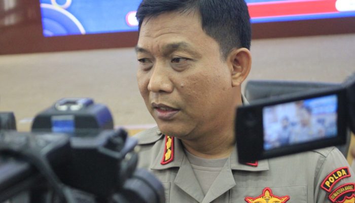 Kepala Bidang Hubungan Masyarakat (Kabid Humas) Polda Sumbar, Kombes Pol Dwi Sulistyawan, S.Ik, mengungkapkan permohonan maaf ini dalam acara kemitraan dengan awak media yang berposko di Polda Sumbar pada Senin, 7 Agustus 2023.