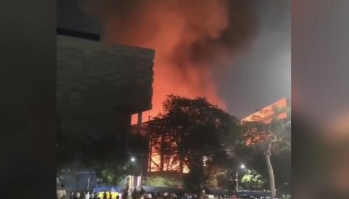 Kebakaran Museum Nasional sekira jam 20.07 Wib pada malam Sabtu, 16 September 2023. (dok. Tangkapan layar video detik.com).