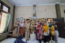 Bambang Haryo saat merayakan hari batik Nasional