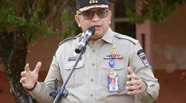 Sekda Kota Padang, Andree Algamar memberikan arahan saat apel pagi, Senin (20/11/23).