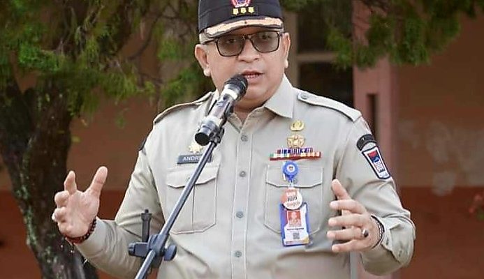 Sekda Kota Padang, Andree Algamar memberikan arahan saat apel pagi, Senin (20/11/23).