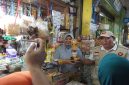 Bambang Haryo saat memberikan apresiasi kepada pedagang Pasar Betro Sidoarjo/Foto : deliknews.com